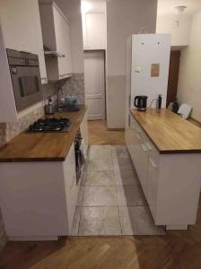 Centrally located apartment with 4 bedrooms Garbarska