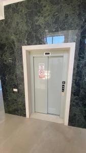 Family Retreat On The Beach By Wave Apartments