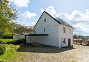 Entire House in the City, 3 big bedroom with 4 Bed