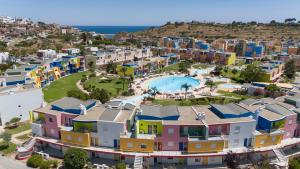 Romantic with private Hot Tub & Parking - big pool - Marina access