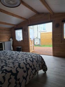 Campings Chambre dans chalet entre terre et mer : photos des chambres