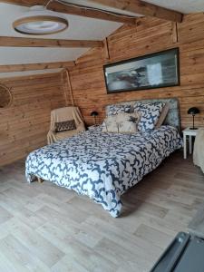 Campings Chambre dans chalet entre terre et mer : photos des chambres
