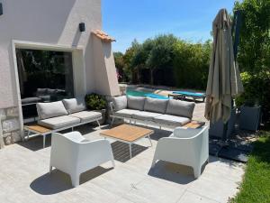 Superbe villa piscine proche ville et mer au calme