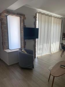 Cipollino Place