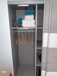 Appartements -StudioCDG fr- Escale, Studio & Patio, proche near CDG Roissy airport, Parc Expositions, Stade de France, Arena, Disney, Asterix : photos des chambres
