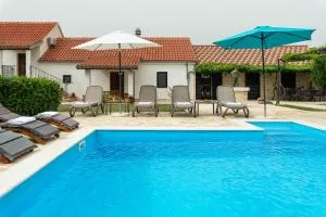 Villa Ka near NP Krka waterfalls - Oklaj