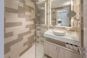 Chic Studio Private Beach Infinity Pool Palm