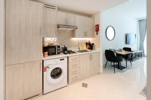 Chic Studio Private Beach Infinity Pool Palm