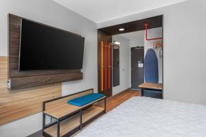 King Room with Walk-In Shower room in Tru by Hilton Janesville