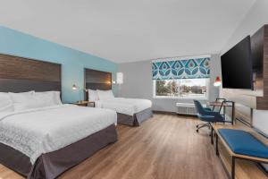 Queen Room with Two Queen Beds - Mobility Access room in Tru by Hilton Janesville
