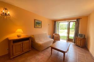 Appartements 04B2 Beautiful studio in a mas provencal - pool : photos des chambres