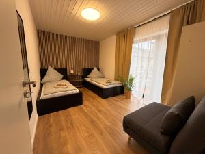 200qm - 9 rooms - Parkplatz - 3 Bäder - MalliBase Apartments