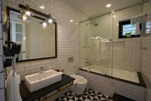 The Old Court House By Abad