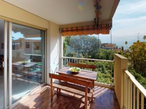 Appartements Appartement Calme avec Terrasse et Parking a 5 min de la Mer a Menton - FR-1-196-203 : photos des chambres