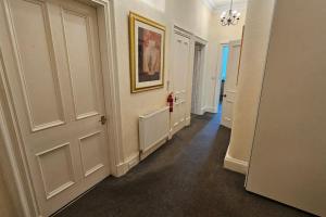 Lovely apt sleeps 8 close to ctr
