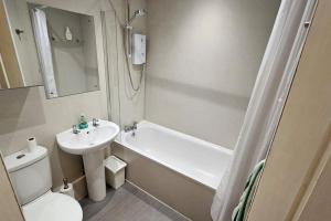 Lovely apt sleeps 8 close to ctr