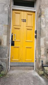 Lovely apt sleeps 8 close to ctr