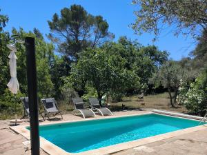 Le Mas Mélusine Chambres d hôtes avec piscine en oliveraie à Fayence