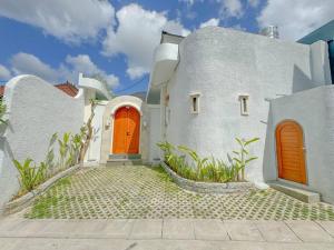 Stylish 2BR Villa with Private Pool & Fast WiFi in Canggu Center - Villa Kuku Canggu