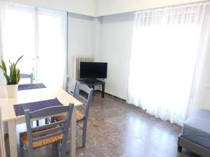 Γωνιακό φωτεινό δωμάτιο