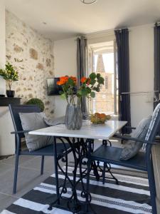Sejours chez l'habitant Maison de village sa charmante chambre avec terrasse : photos des chambres