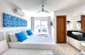 Casa com piscina, churrasqueira e estacionamento