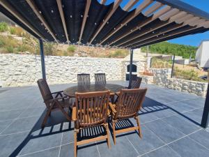 Villa Lea with a beautiful view and swimming pool