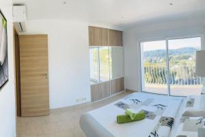 Appartements New Villa 6BR Heated Pool Gas BBQ Mountain View : photos des chambres