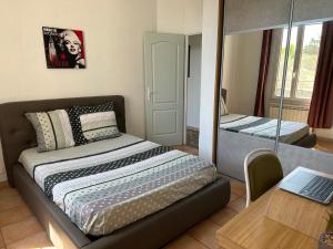 Maison de ville à Nice Ouest dans propriété arborée