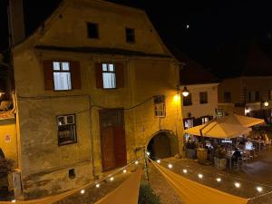 Ultracentral Medieval Apartment