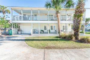 Gulf views, steps to beach, Pool, Walk To Dining