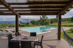 Piccolo Ulivo Ranch villa with panoramic pool