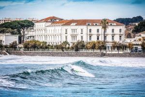 Hotels Grand Hotel Des Sablettes Plage, Curio Collection By Hilton : photos des chambres