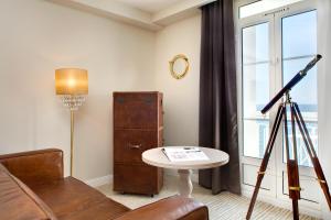 Hotels Grand Hotel Des Sablettes Plage, Curio Collection By Hilton : Suite Deluxe - Vue sur Mer