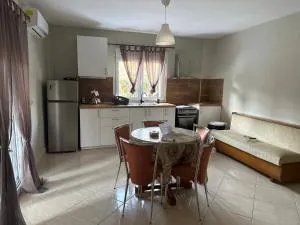 Tassos2 - 尼亚米卡尼奥纳