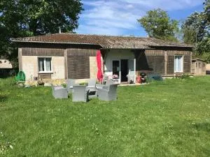 Studio charmant à Poligny de 80 m² avec vue sur jardin - Treuzy-Levelay