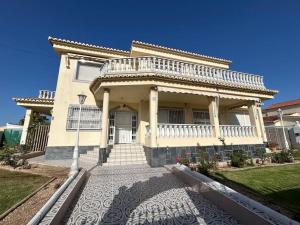 Villa con Piscina Privada en Torrevieja
