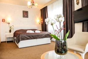 Premier Two-Bedroom Suite with Private Terrace room in Myo Hotel Mysterius