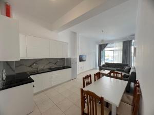 Ameti - Ground Floor Comfort Suites - Spacious & Modern