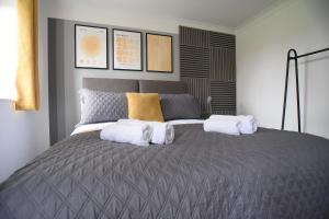Luxury 3 Bed Modern House, Sleeps 5, Lincoln City Centre, includes Parking