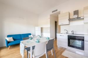 Maison Blaesia - Beachfront Modern Sea Loft