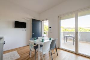 Maison Blaesia - Beachfront Modern Sea Loft