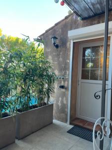 Sejours chez l'habitant Logement independant Au Bonheur cuisine piscine clim proche centre village #dentelles Montmirrail : photos des chambres