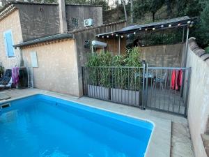 Sejours chez l'habitant Logement independant Au Bonheur cuisine piscine clim proche centre village #dentelles Montmirrail : photos des chambres
