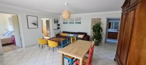 Appartements Charmant rez-de-jardin, 90 m2, a deux pas d-Avignon : photos des chambres