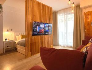 Forest Oasis Studio: free Netflix and Disney+