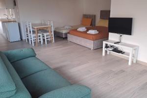 Julys Beach Apartment