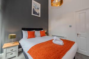 Super Central 2 Bedroom Aarptment Next to Brighton Beach & Shopping Center Sleep 6