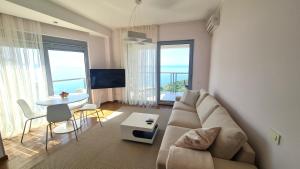 Altezza Luxury Apartment 11