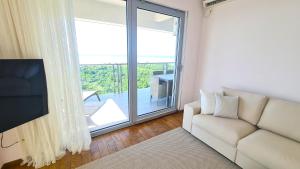 Altezza Luxury Apartment 11